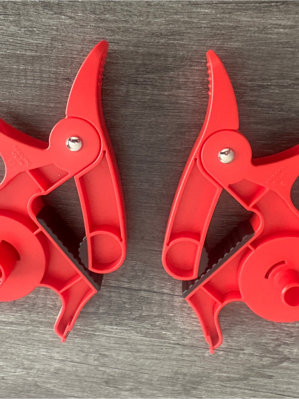 Wrap Buddies Tabletop Gift Wrapping Tool clamp